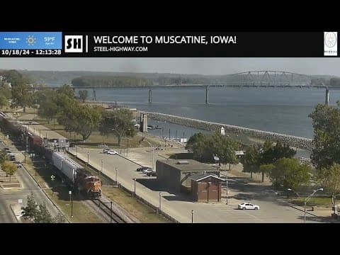 Live Merrill Hotel Railcam Muscatine, Iowa, USA
