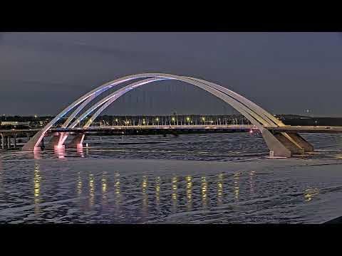 Live BridgePointe I-74 Webcam Moline, Illinois, USA