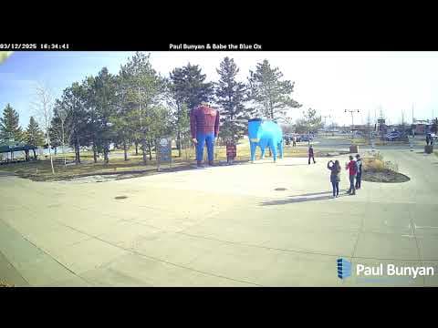 Webcam of Paul Bunyan &amp; Babe the Blue Ox Statues, Bemidji, MN, USA